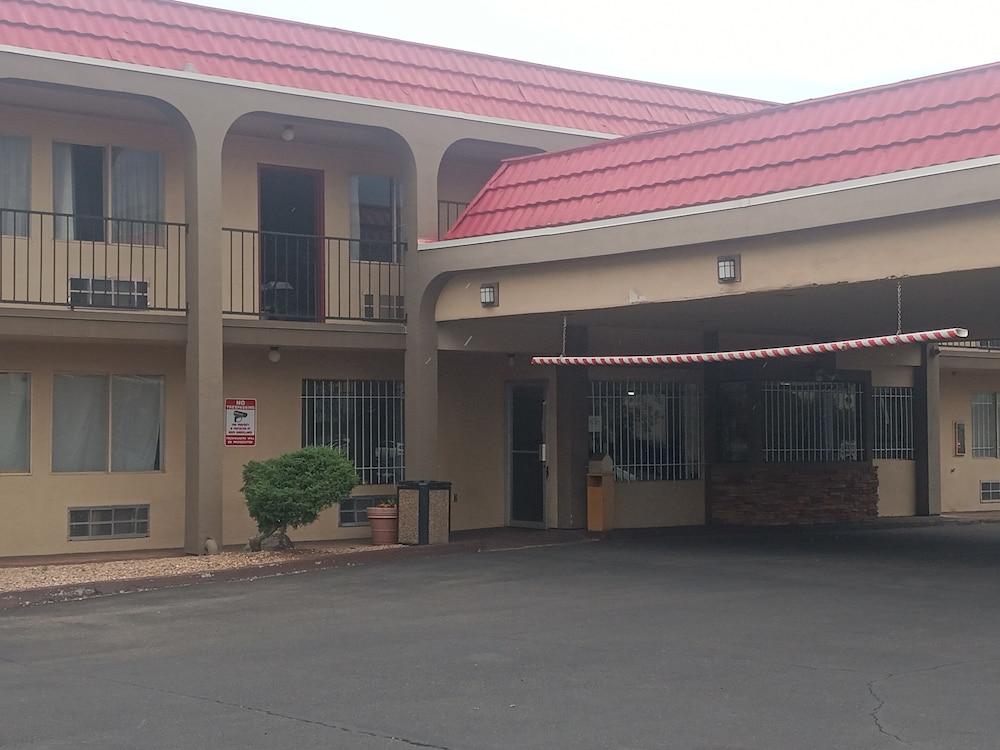 אלבוקרקי Midtown Inn & Suites מראה חיצוני תמונה